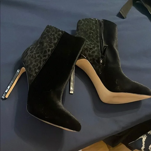 Elegant Black Ankle Boots - Picture 1 of 5